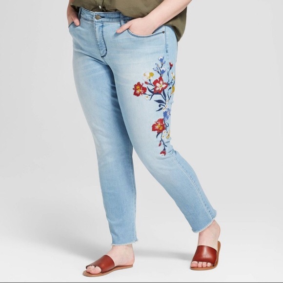 Universal Thread Denim - Universal Thread - Jeans w/ Floral Detail
